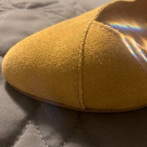 Cute TOM's Mustard Yellow Flats - Sz. 8.5